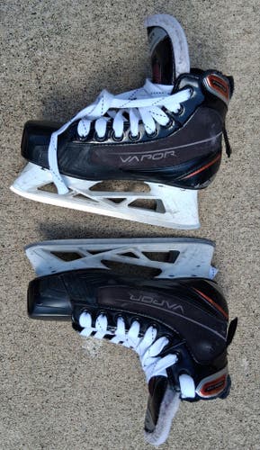 Bauer Vapor X700 Hockey Goalie Skates Regular Width Size 3.5 (Used)