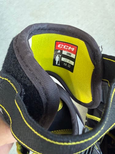 Junior Large CCM Tacks AS 580 Elbow Pads (Used)
