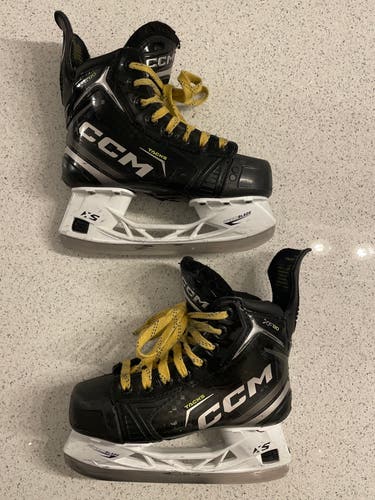 CCM Tacks XF 80 Hockey Skates Regular Width Size 2 (Used)