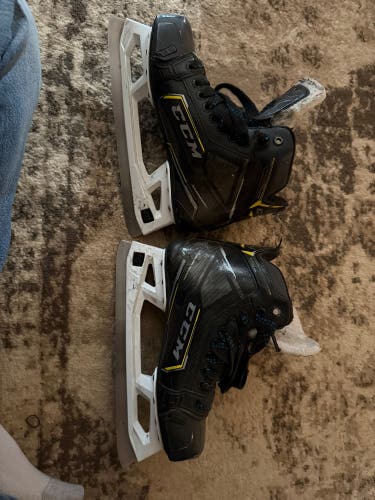 2020 CCM Super Tacks 9370 Hockey Goalie Skates Regular Width Size 6.5 (Used)