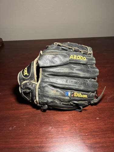 Wilson A2000 LH Pitcher's Baseball Glove 12" (Used)