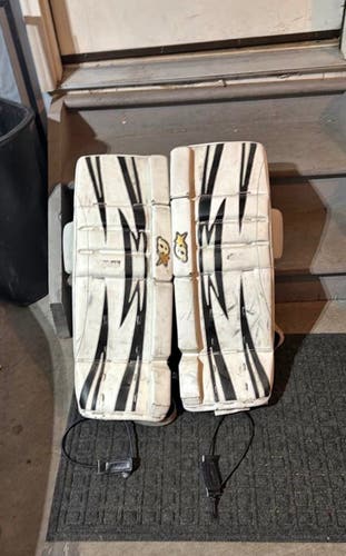 29" Brian's Goalie Leg Pads (Used)