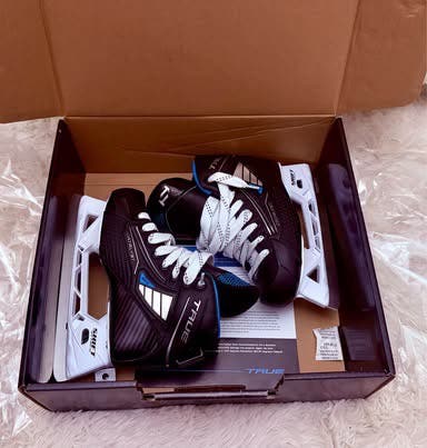 True Catalyst 5x4 Hockey Skates Size 2.5 (New)
