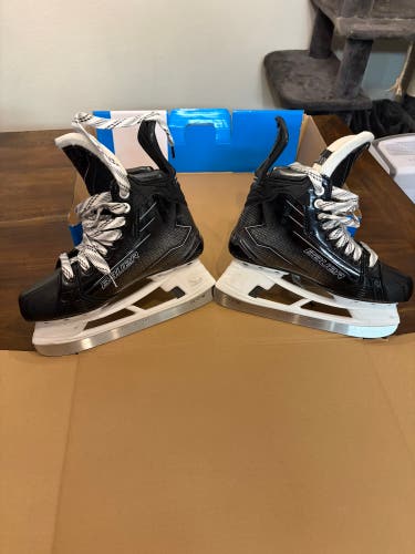 Black/Gray 2024 Bauer Supreme M50 Pro Hockey Skates Size 5 (Used)
