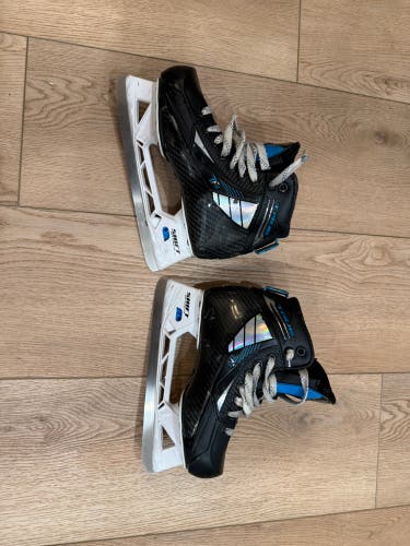 2021 True TF9 Hockey Goalie Skates Regular Width Size 2.5 (Used)