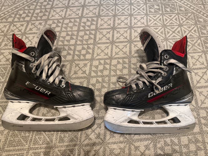 2023 Bauer Vapor X4 Hockey Skates Size 5.5 (Used)