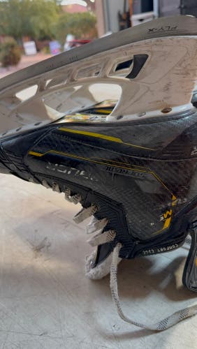 Black/Yellow 2022 Bauer Supreme M5 Pro Hockey Skates 8 (Used)