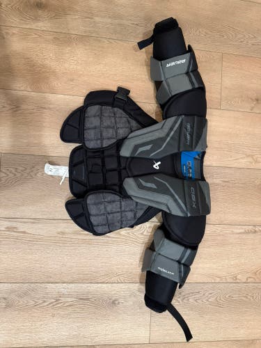 Small Bauer GSX Goalie Chest Protector (Used)