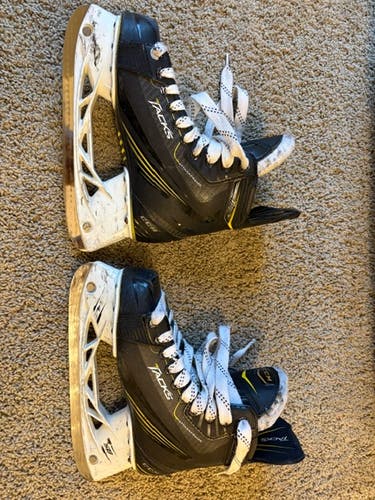Black/Yellow 2016 CCM Super Tacks Hockey Skates Regular Width Size 4.5 (Used)