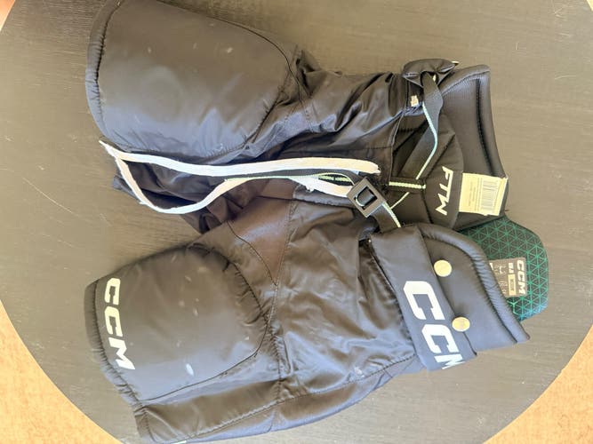 Youth Medium CCM Hockey Pants (Used)