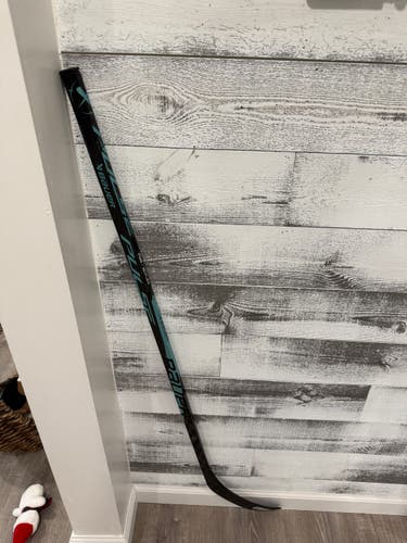 Bauer Pulse Junior Right Handed Hockey Stick 30 Flex P28