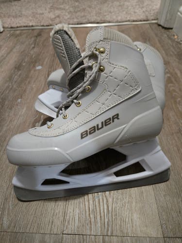 White Bauer Tremblant Recreational Hockey Skates Regular Width 5