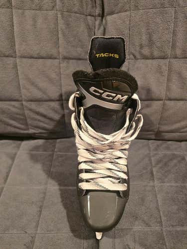 Like NEW CCM Tacks Vector Plus Skates Size 10 W