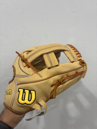 Wilson RH Infield A2000 EL3 Baseball Glove 11.75" (New)