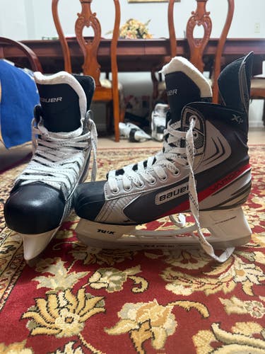 2011 Bauer Vapor X1.0 Hockey Skates Regular Width 9 (Used)