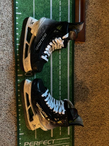 Bauer Vapor Hyperlite 2 Hockey Skates Size 4 Fit 2
