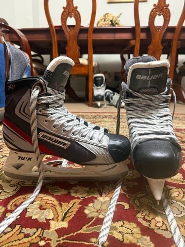 2011 Bauer Vapor X3.0 Hockey Skates Regular Width 8 (Used)