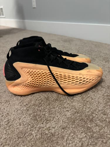 Men's Size M 9.0 (W 10.0) Adidas Shoes (Used)