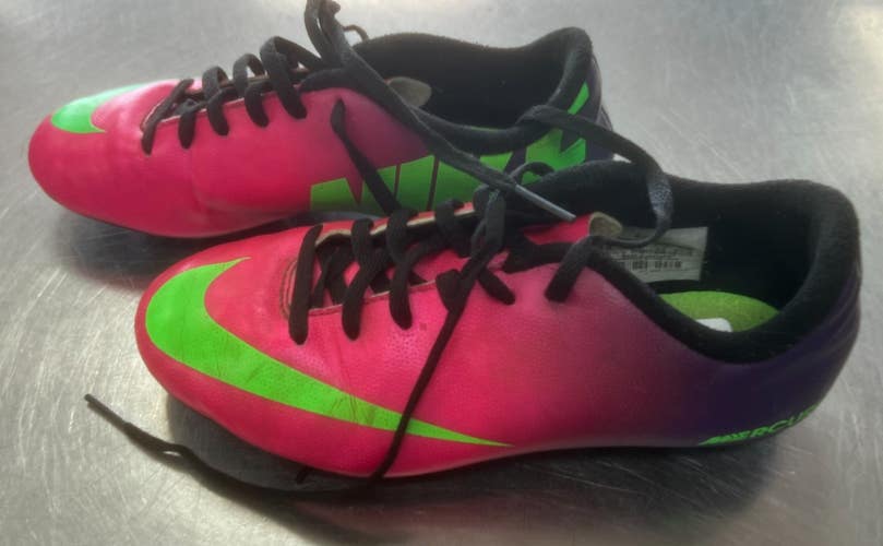 Used Nike Soccer Cleats Pink Junior 02.5 11497-S000161700