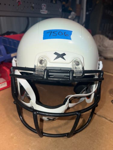 USED XENITH X2E+ YOUTH FOOTBALL HELMET - LARGE - WHITE