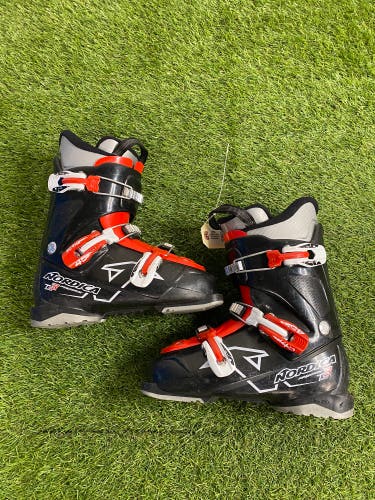 Mondo 24 & 24.5 Nordica Firearrow F3 Ski Boots (Used)