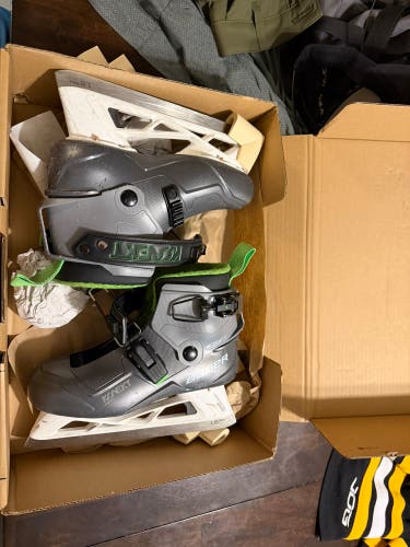 2024 Bauer Konekt HF2 Hockey Goalie Skates Size 3 (Used)