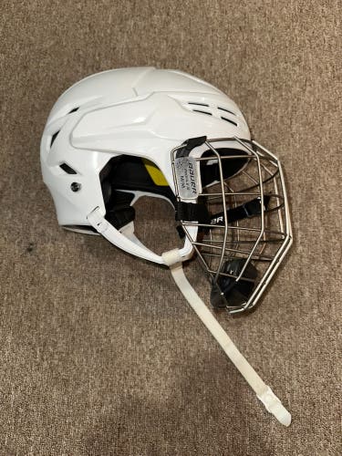 Medium Bauer Re-Akt 95 Helmet (Used)