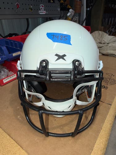 USED XENITH X2E+ YOUTH FOOTBALL HELMET - LARGE - WHITE
