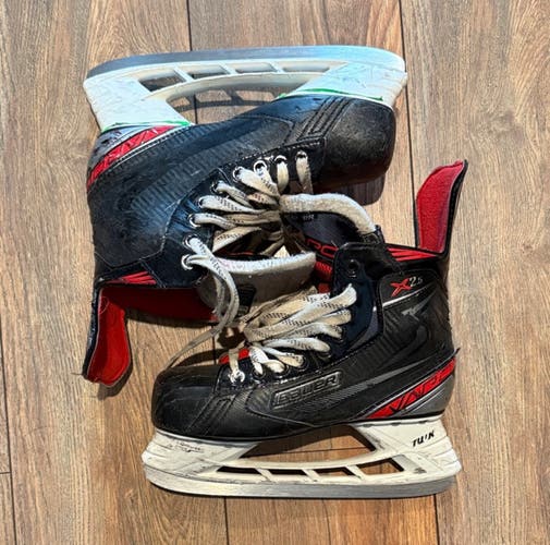 2019 Bauer Vapor X2.5 Hockey Skates Regular Width Size 5 (Used)