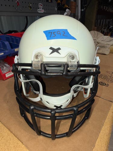USED XENITH X2E+ YOUTH FOOTBALL HELMET - LARGE - WHITE
