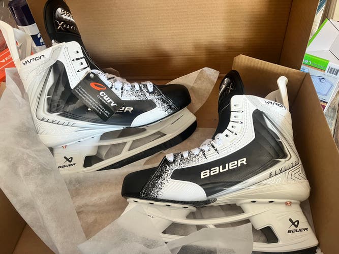 White 2026 Bauer Vapor Flylite  LIMITED EDITION Hockey Skates Wide Width 9 (New)