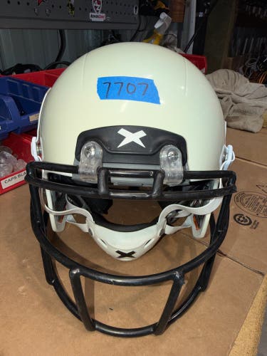 USED XENITH X2E+ YOUTH FOOTBALL HELMET - LARGE - WHITE