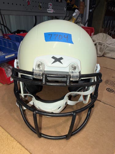 USED XENITH X2E+ YOUTH FOOTBALL HELMET - LARGE - WHITE