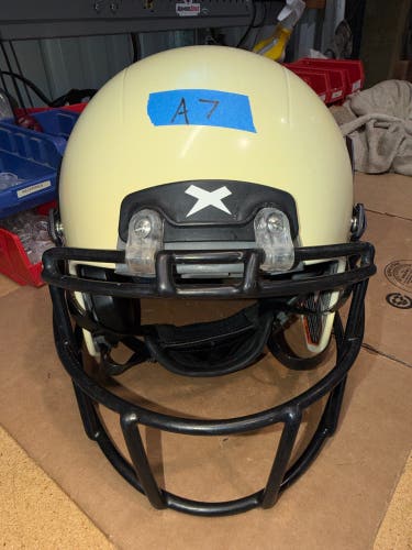 USED XENITH X2E+ YOUTH FOOTBALL HELMET - LARGE - WHITE