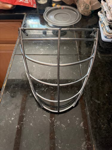 Box Lacrosse Facemask - The Moro Classic