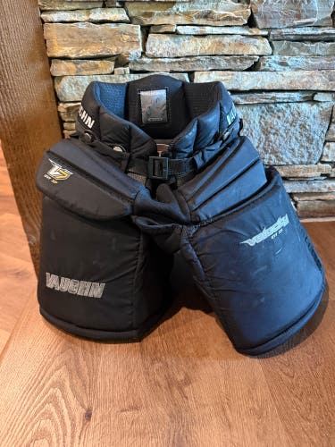 Intermediate Medium Vaughn V7 Hockey Goalie Pants (Used)