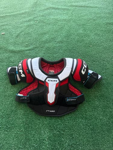 Medium Junior CCM JetSpeed FT680 Shoulder Pads (Used)