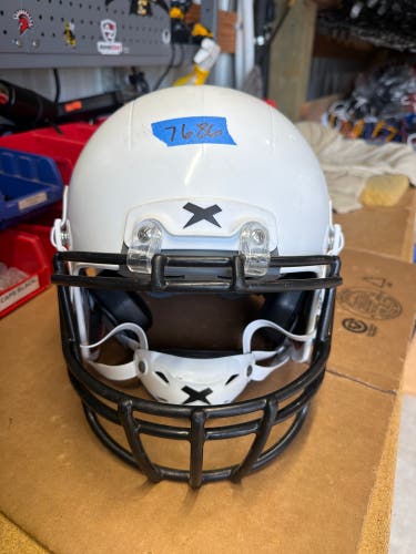 USED XENITH X2E+ YOUTH FOOTBALL HELMET - LARGE - WHITE