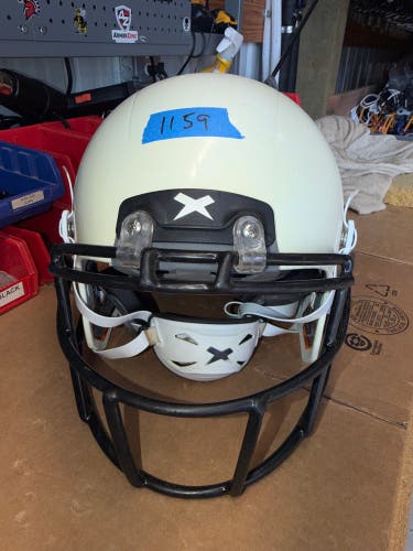 USED XENITH X2E+ YOUTH FOOTBALL HELMET - LARGE - WHITE