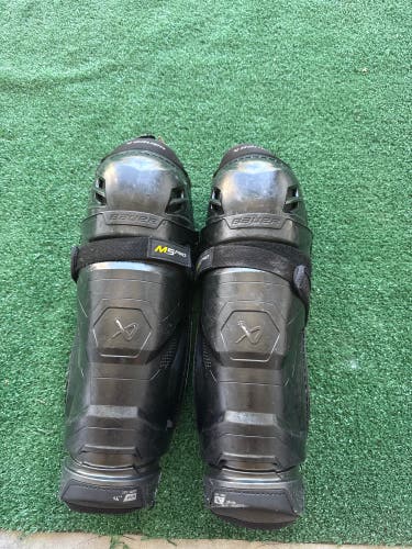 Intermediate Bauer Supreme M5 Pro Shin Pads 14" (Used)