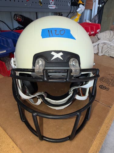 USED XENITH X2E+ YOUTH FOOTBALL HELMET - LARGE - WHITE