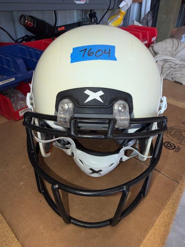USED XENITH X2E+ YOUTH FOOTBALL HELMET - LARGE - WHITE