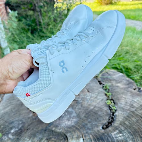 White Men's Size M 8.5 (W 9.5) Adult ON Cloud Shoes (Used)
