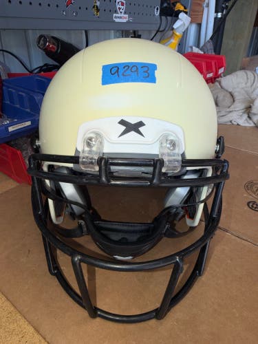 USED XENITH X2E+ YOUTH FOOTBALL HELMET - LARGE - WHITE