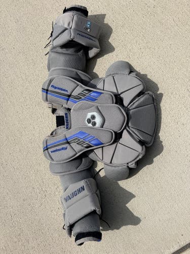 Medium/Large Vaughn VE8 XFP Goalie Chest Protector (Used)
