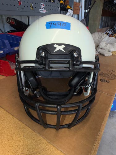 USED XENITH X2E+ YOUTH FOOTBALL HELMET - LARGE - WHITE