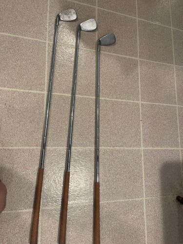 Men's Titleist Accu-flo Right Handed Iron Set 37.5" (Used)