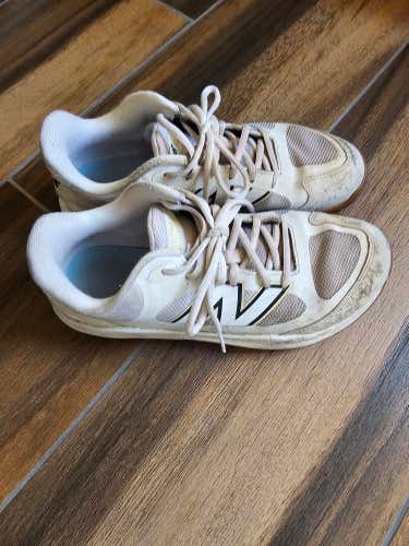 White Men's Size M 8.5 (W 9.5) Adult New Balance Fresh Foam Turf 3000 Shoes (Used)