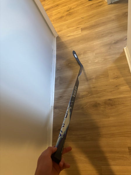 Intermediate Bauer Vapor Flylite Left Hand Hockey Stick P28 65 Flex (New)