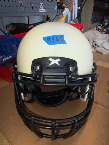 USED XENITH X2E+ YOUTH FOOTBALL HELMET - LARGE - WHITE